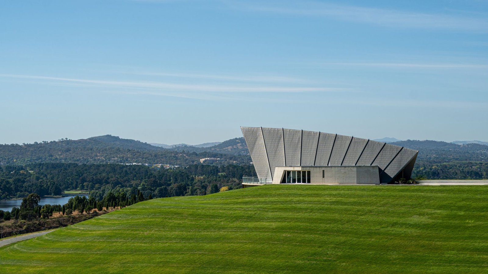 Canberra Travel Guide: Attractions and Tips