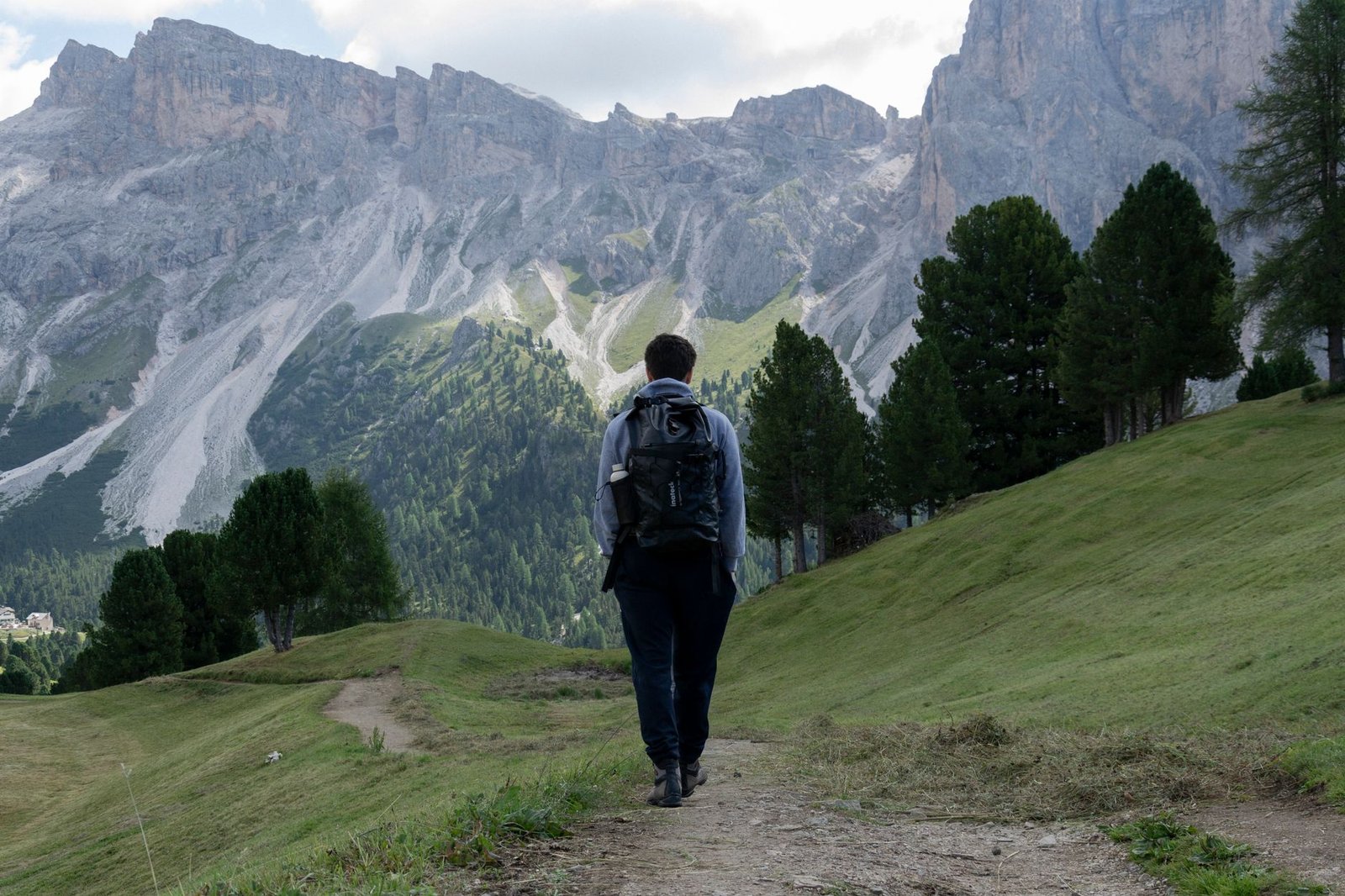 Solo Travel in Europe: Complete Guide